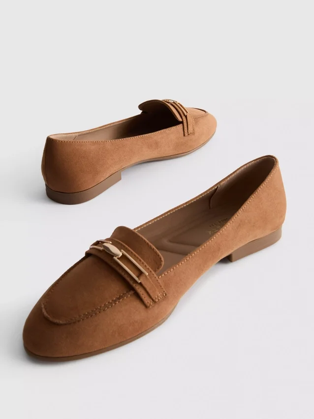 Mocasines de puntera baja y horma ancha