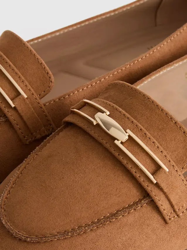 Mocasines de puntera baja y horma ancha