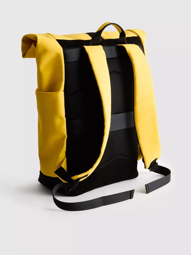 Mochila con cierre enrollable