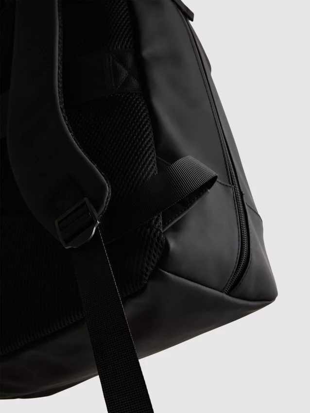 Mochila con cremallera para el transporte diario