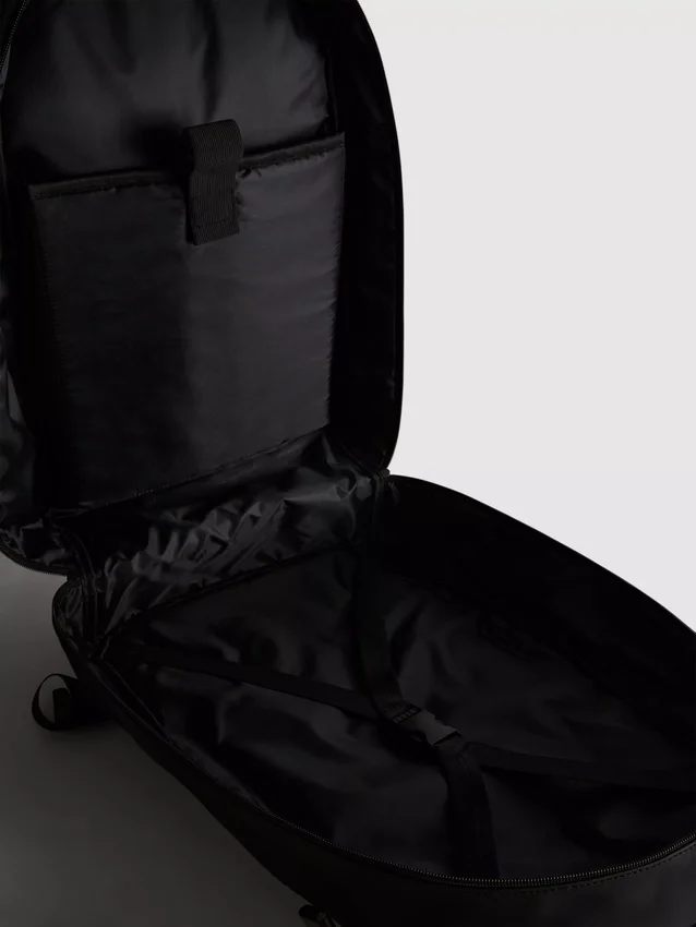 Mochila con cremallera para el transporte diario
