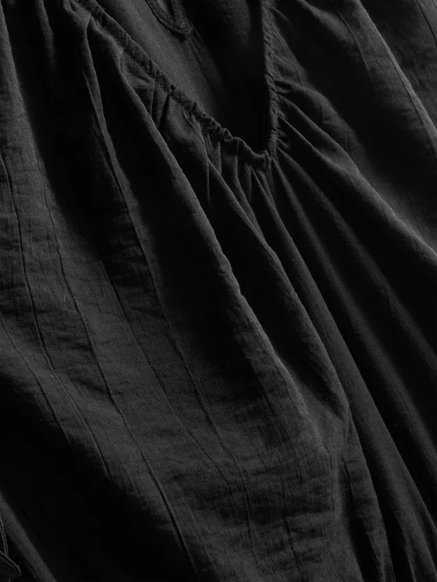 Mono de cuello en V con perneras acampanadas