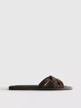 Mules con tiras entrelazadas