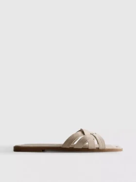 Mules con tiras entrelazadas