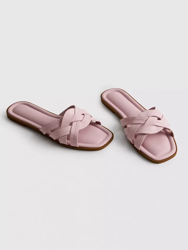 Mules con tiras entrelazadas