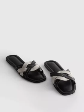 Mules con tiras entrelazadas