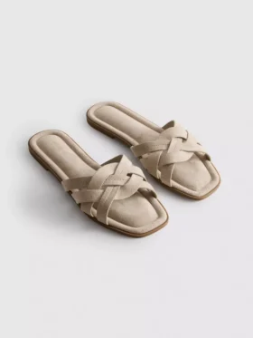 Mules con tiras entrelazadas
