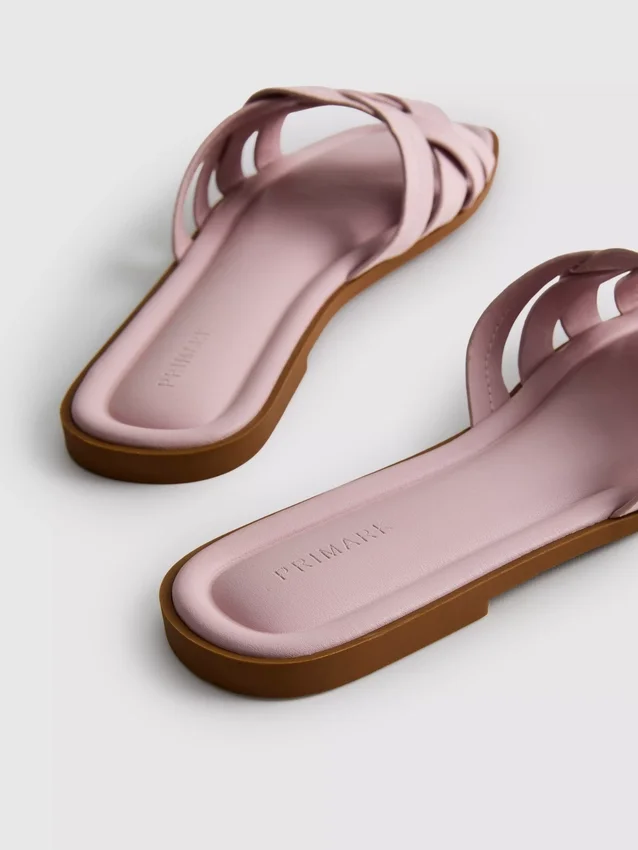 Mules con tiras entrelazadas