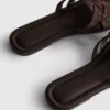 Mules con tiras entrelazadas