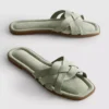 Mules con tiras entrelazadas