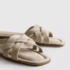 Mules con tiras entrelazadas