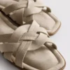 Mules con tiras entrelazadas