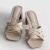 Mules de tacón grueso con tejido de imitación de cuero