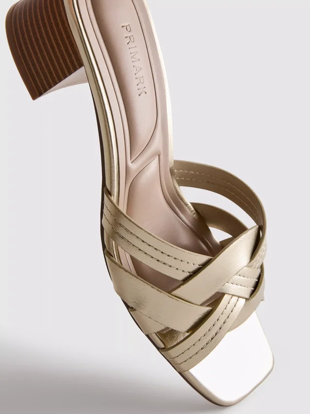 Mules de tacón grueso con tejido de imitación de cuero