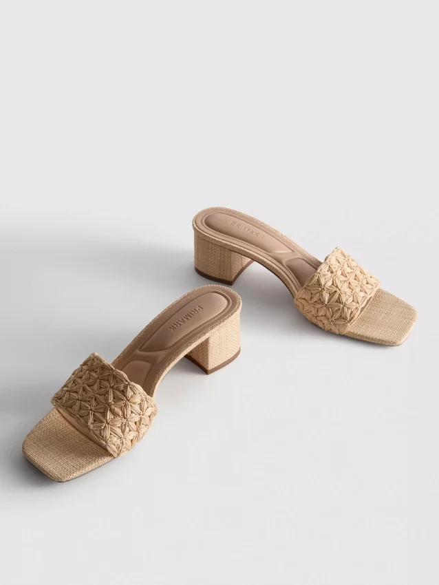 Mules de tacón grueso de rafia