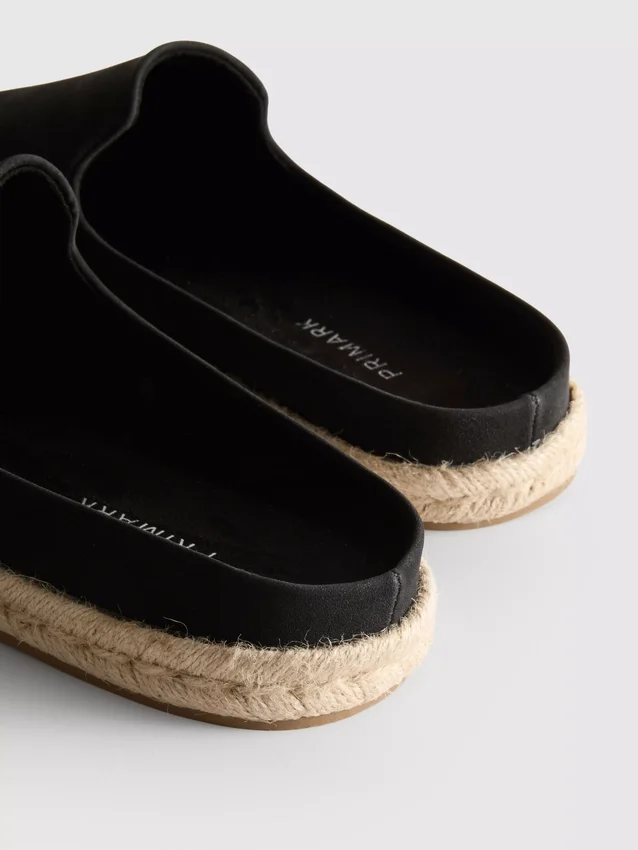 Mules tipo alpargatas sin cordones