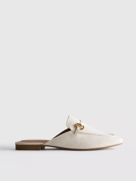 Mules tipo mocasín con detalle de bocado