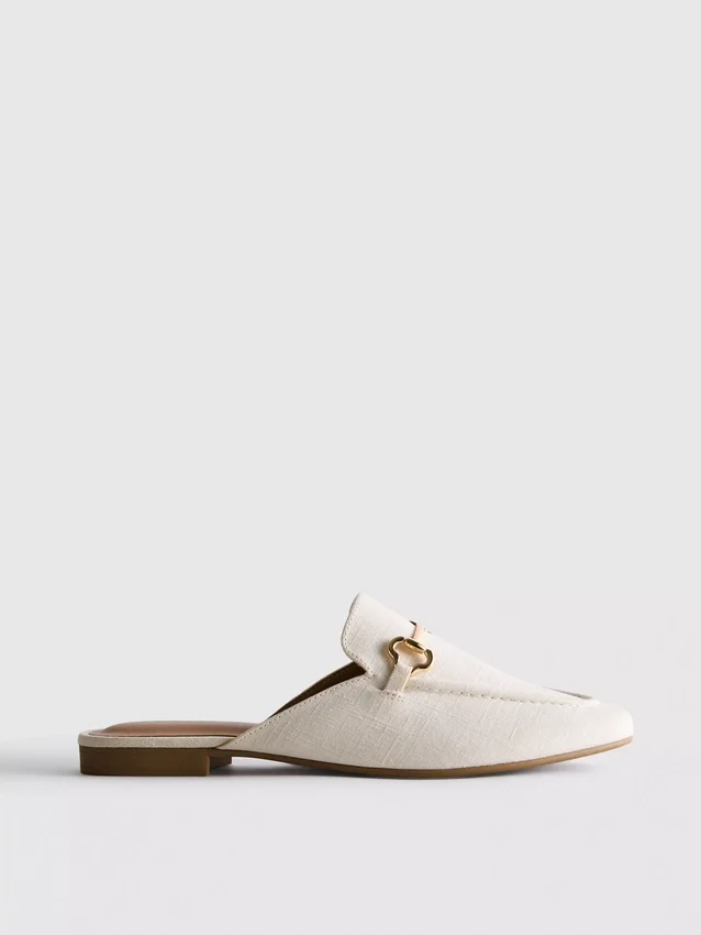 Mules tipo mocasín con detalle de bocado