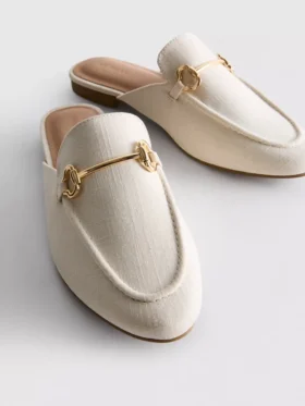 Mules tipo mocasín con detalle de bocado