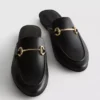 Mules tipo mocasín de imitación de cuero con detalle de bocado de montura