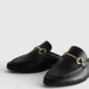 Mules tipo mocasín de imitación de cuero con detalle de bocado de montura