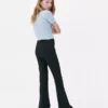 Pantalones acampanados acanalados