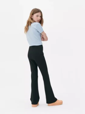 Pantalones acampanados acanalados
