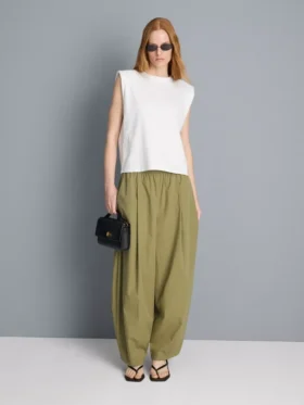 Pantalones acampanados plisados con tacto de papel