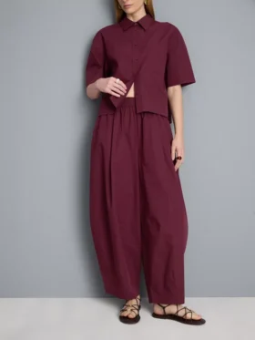 Pantalones acampanados plisados con tacto de papel