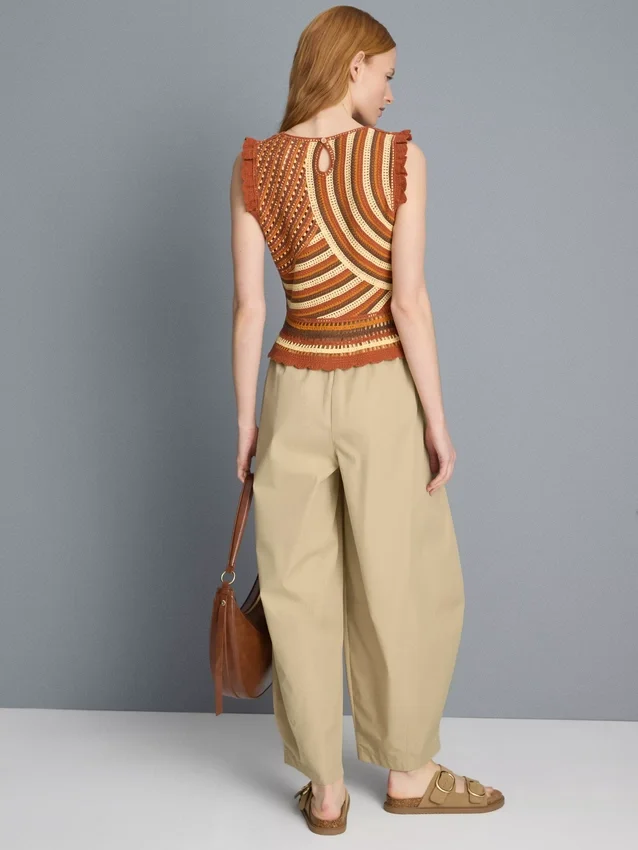 Pantalones acampanados plisados con tacto de papel