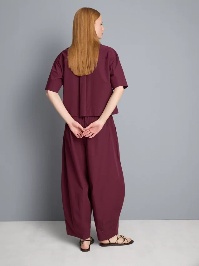 Pantalones acampanados plisados con tacto de papel