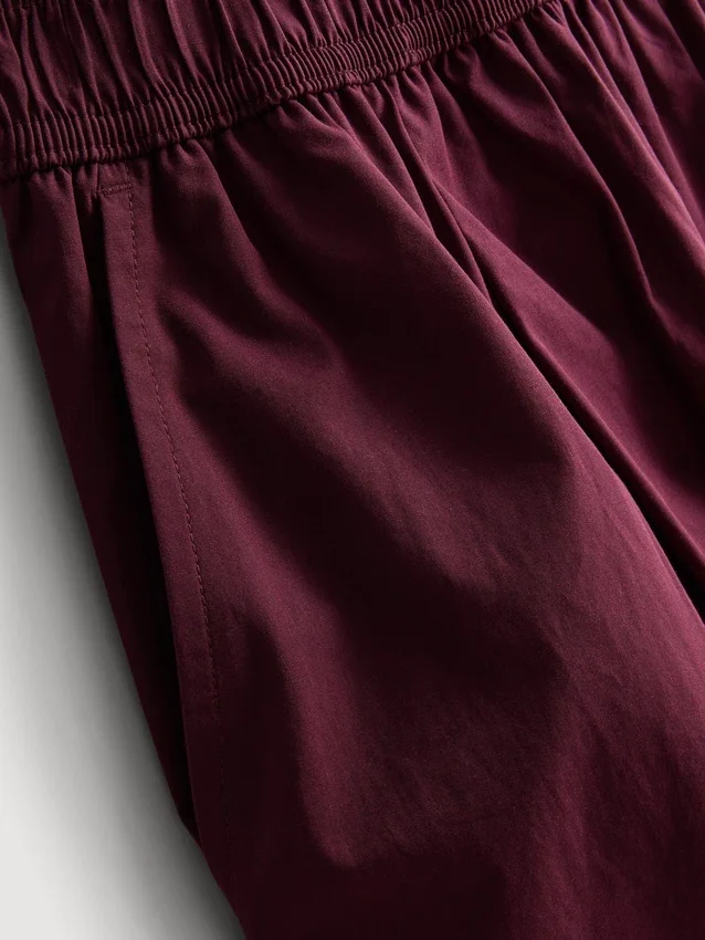 Pantalones acampanados plisados con tacto de papel