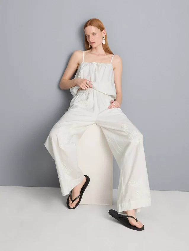 Pantalones anchos de algodón bordados
