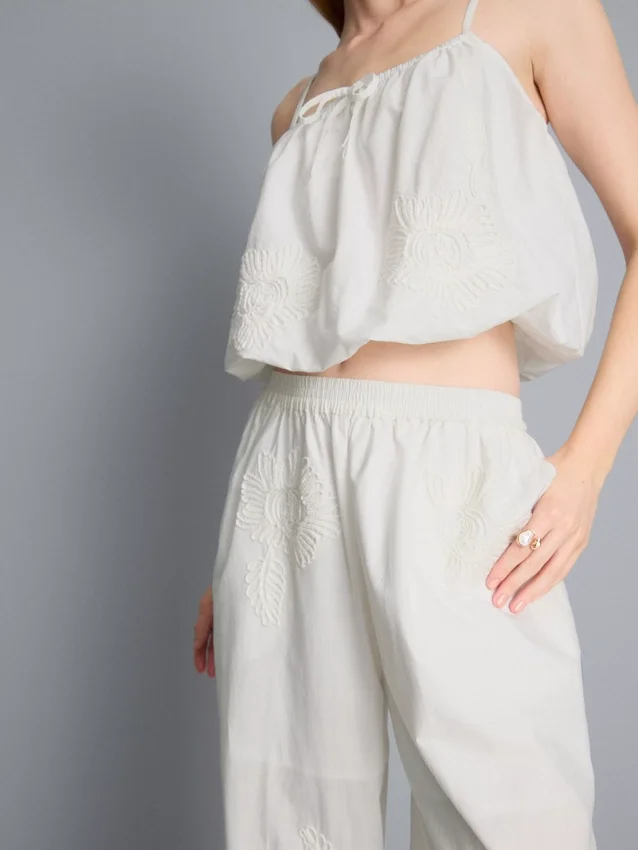 Pantalones anchos de algodón bordados
