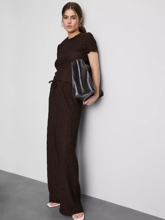 Pantalones arrugados de pierna recta con cordón