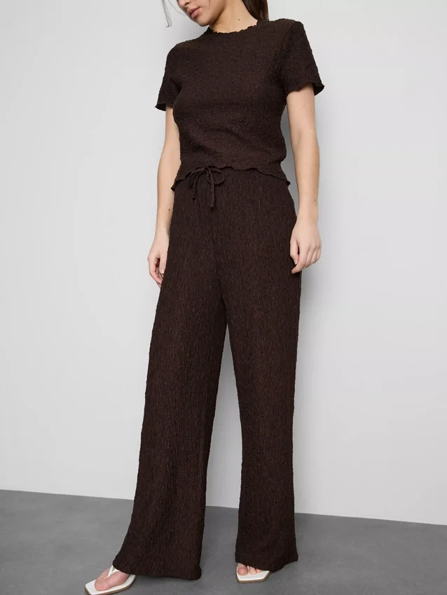 Pantalones arrugados de pierna recta con cordón