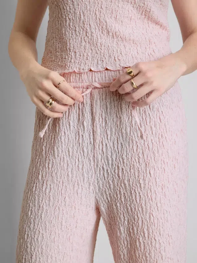 Pantalones arrugados de pierna recta con cordón