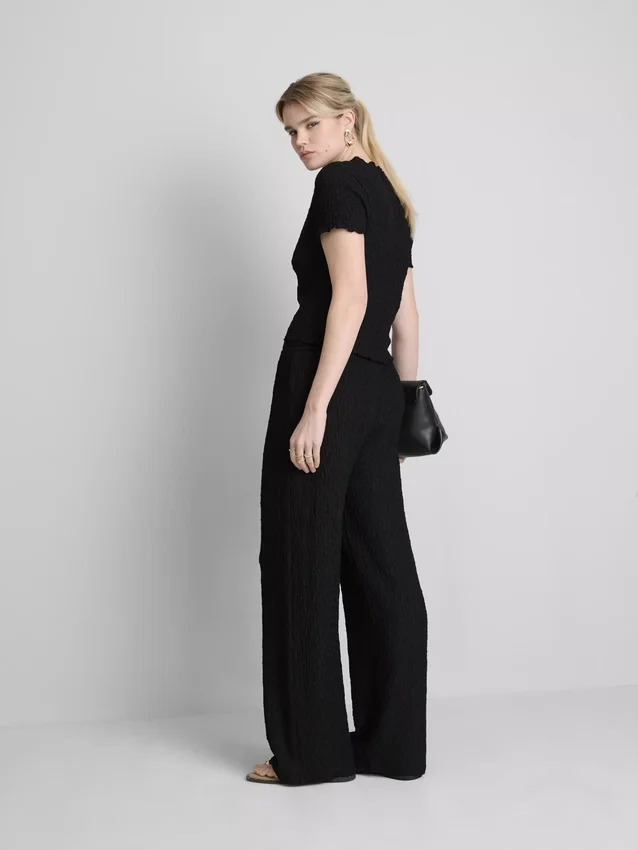 Pantalones arrugados de pierna recta con cordón