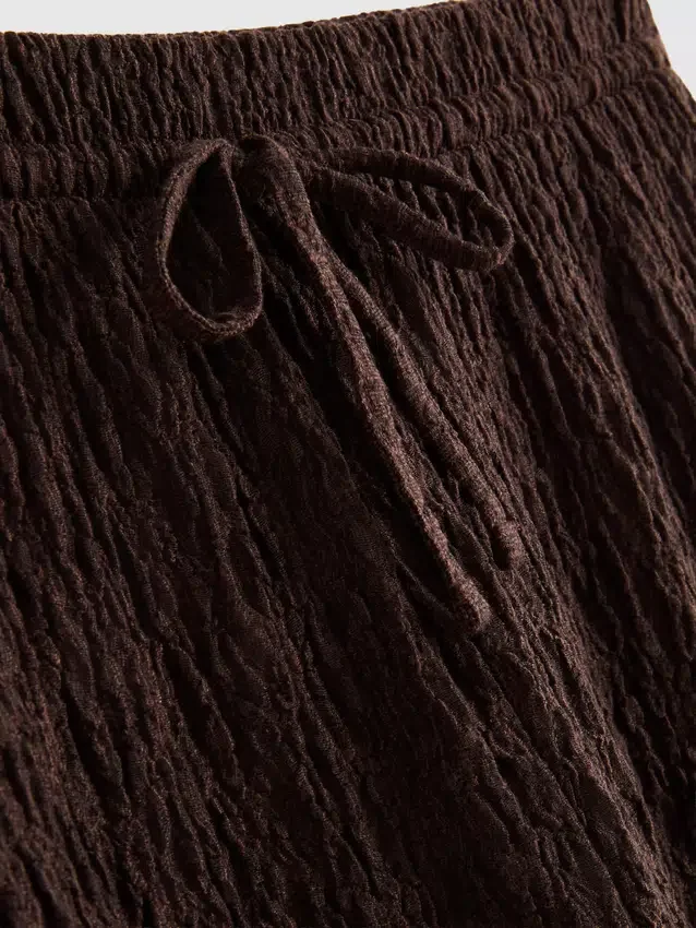Pantalones arrugados de pierna recta con cordón