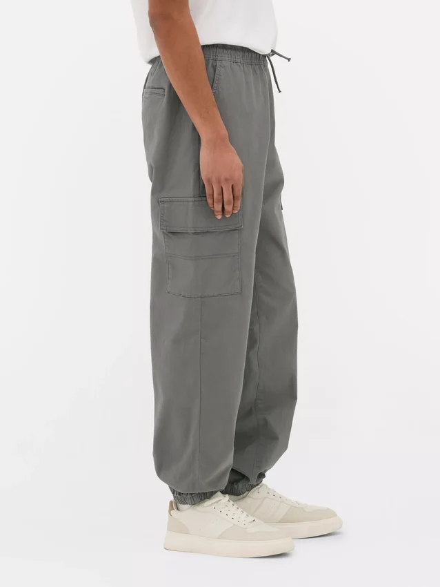 Pantalones cargo con dobladillo