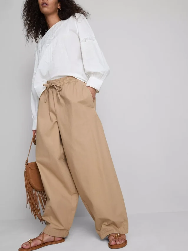 Pantalones casuales de corte acampanado
