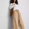 Pantalones casuales de corte acampanado