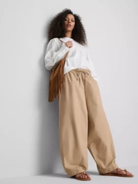 Pantalones casuales de corte acampanado