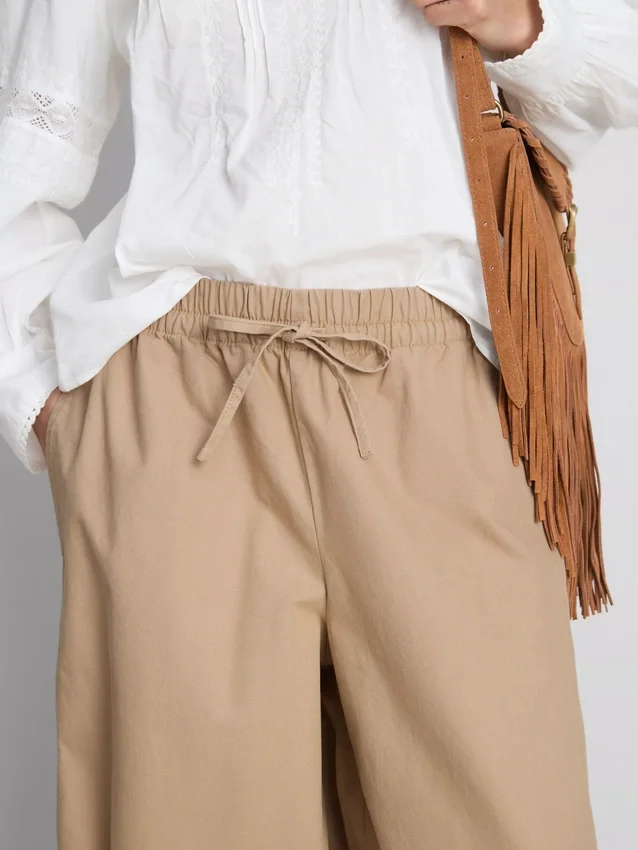 Pantalones casuales de corte acampanado