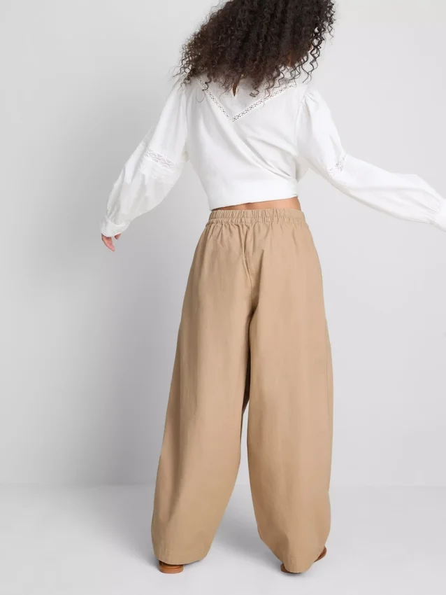 Pantalones casuales de corte acampanado