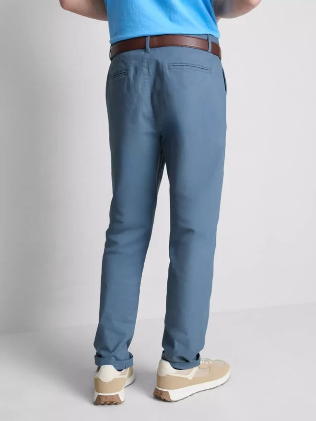 Pantalones chinos ajustados