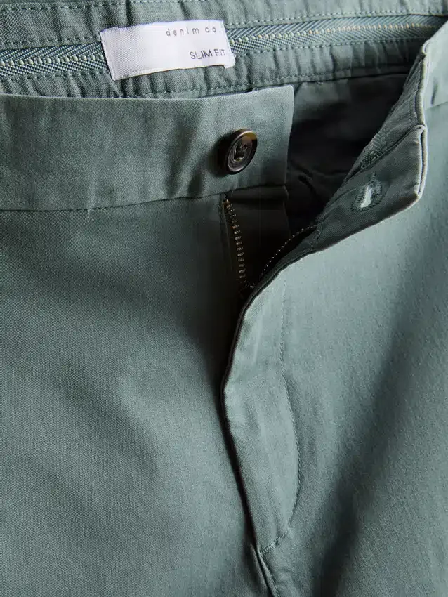 Pantalones chinos ajustados