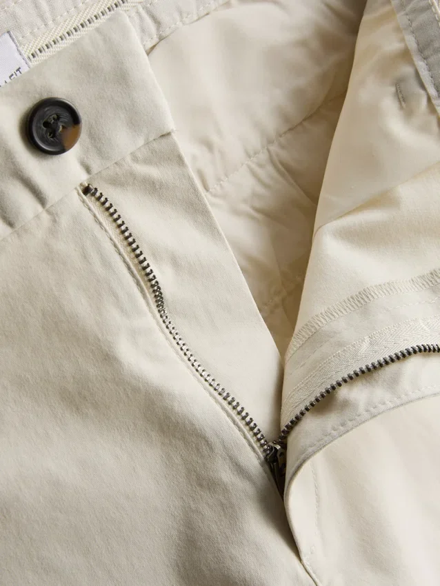 Pantalones chinos ajustados