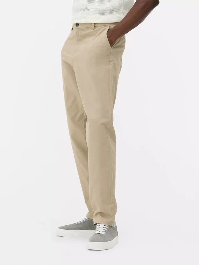 Pantalones chinos de corte ajustado