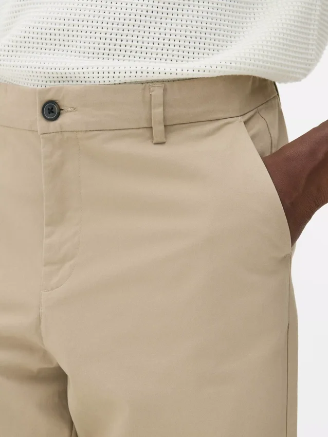 Pantalones chinos de corte ajustado